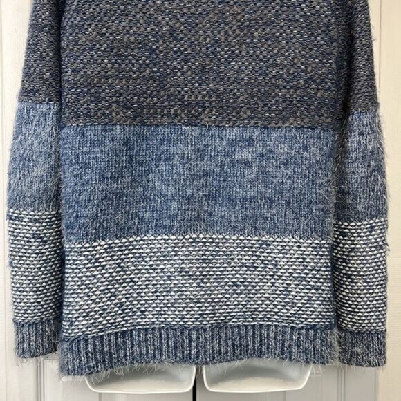 Tribal Blue White Cotton Blend Eyelash Sweater Size Small - Picture 7 of 11